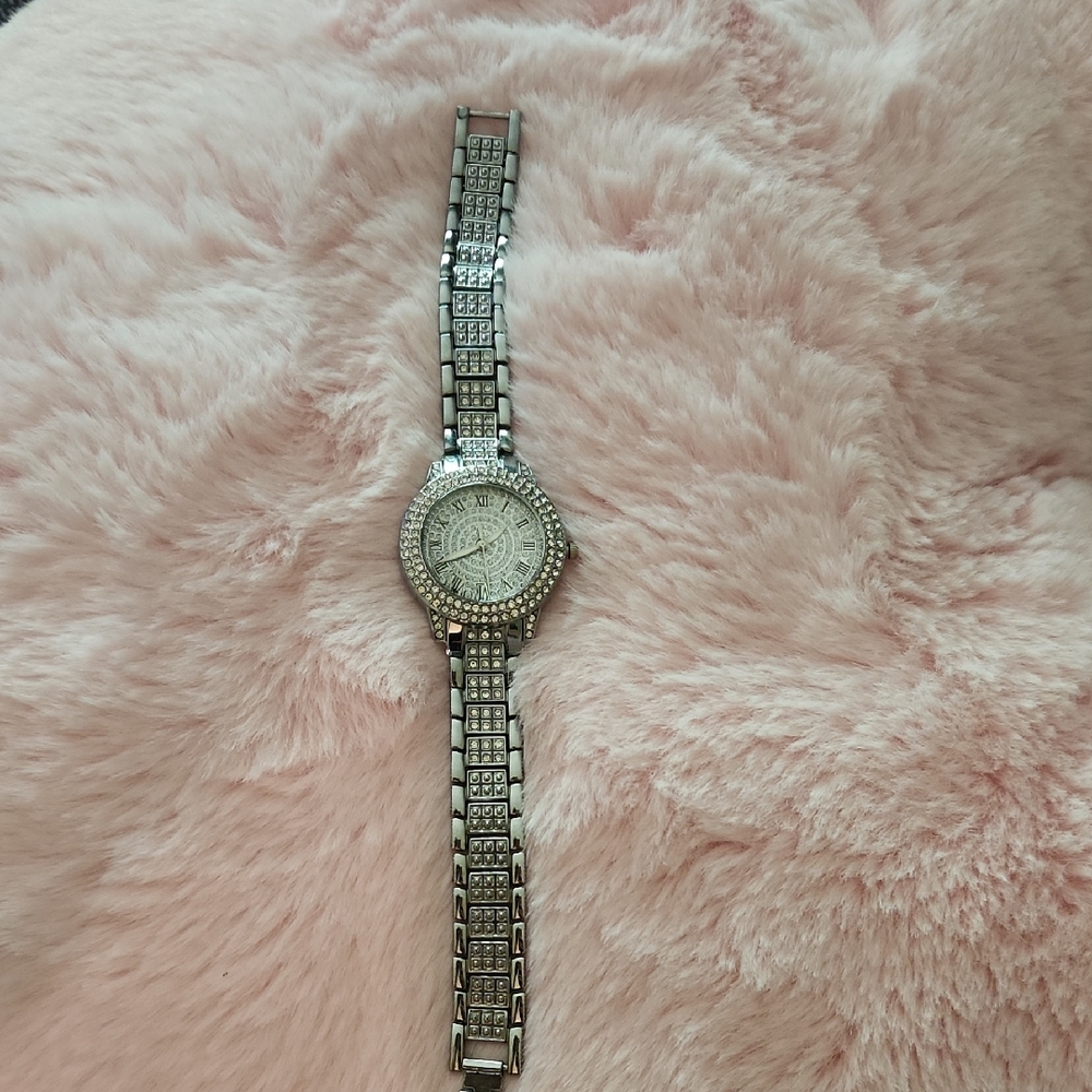 Elegant Silver Tone Women's Watch